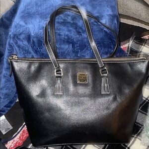 Dooney & Bourke Saffiano Leather Wren Zip Top Tote 15”W x 9”H New🔥